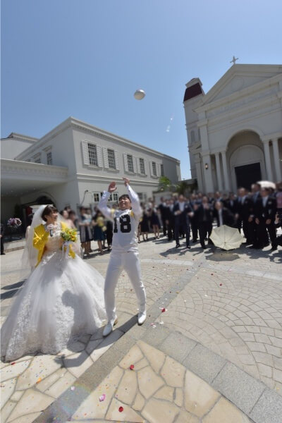 新潟市結婚式場　ブレストン　アメフト　アメフトウェディング　向日葵　ヒマワリ　ピアノ　サプライズ　ウェディングケーキ　両親贈呈