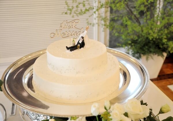 新潟市結婚式場　ブレストン　高砂ソファ　ソファ　メイン席　高砂　コーディネート　フラワー　ウェディングケーキ　ケーキトッパー