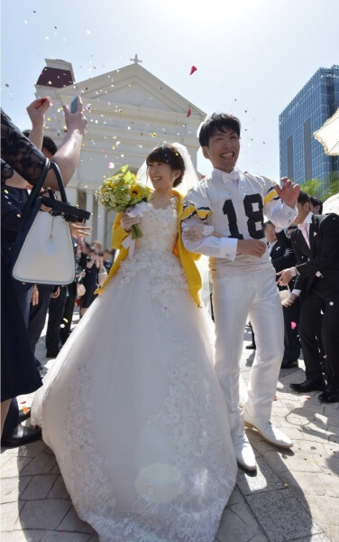 新潟市結婚式場　ブレストン　アメフト　アメフトウェディング　向日葵　ヒマワリ　ピアノ　サプライズ　ウェディングケーキ　両親贈呈