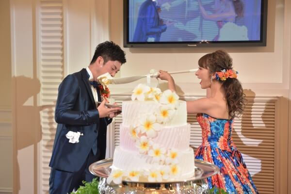 新潟市結婚式場　ブレストン　ウェディングケーキ　リゾート　LEDキャンドル　プルメリア