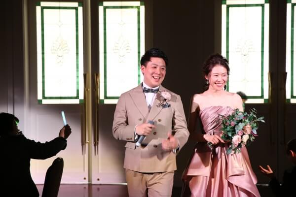 新潟市結婚式場　ブレストン　入場シーン　ライブ　ペンライト