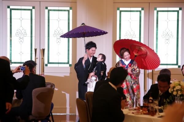 新潟市結婚式場　ブレストン　パパママキッズ婚　パパママウェディング　ファミリー婚　子ども　演出　和装　番傘　入場