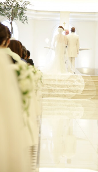 新潟市結婚式場　ブレストン　ブライズメイド　チャペル式　海外　サプライズ　フラワーシャワー　レッドカーペット