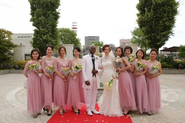 新潟市結婚式場　ブレストン　ブライズメイド　チャペル式　海外　サプライズ　フラワーシャワー　レッドカーペット