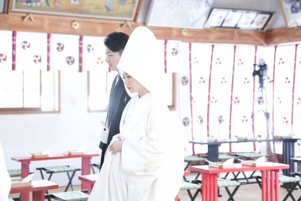 新潟市結婚式場　ブレストン　和婚　神前式　着物　白無垢　三社神社　参道　折鶴シャワー