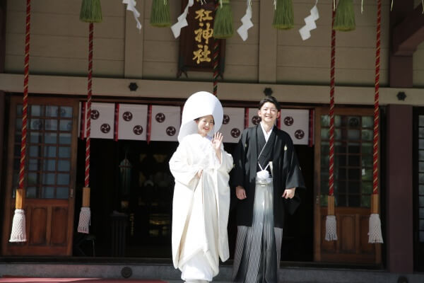 新潟市結婚式場　ブレストン　和婚　神前式　着物　白無垢　三社神社　参道　折鶴シャワー