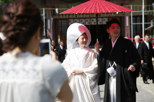 新潟市結婚式場　ブレストン　和婚　神前式　着物　白無垢　三社神社　参道　折鶴シャワー