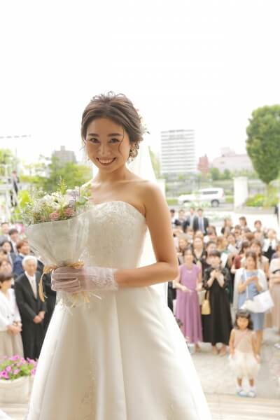 新潟市結婚式場　ブレストン　ナチュラル　ウェディング　海外　アースカラー　ニュアンスカラー　ワイルドフラワー　フラワーコーディネート　ボタニカル　大人　チャペル式　リーフシャワー　アフターセレモニー