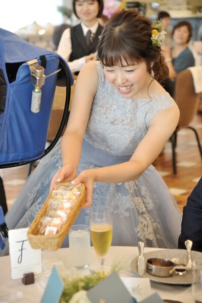 新潟市結婚式場　ブレストン　ナチュラル　ラスティック　ウェディング　カジュアル　自然　グリーン　素朴　アットホーム　ウェディングパーティ　ビアサーブ　ウェディングケーキ　デッサン　ガーデン　十日町　お色直し　テーブルラウンド