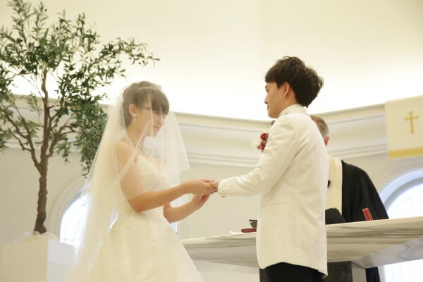 新潟市結婚式場　ブレストン　大人可愛い　おしゃれ　ニュアンスカラー　くすみカラー　オシャレ　フォント　チャペル式　リボンシャワー　コンフェッティ　フラワーシャワー　アフターセレモニー　ベールダウン　バージンロード　ブーケトス　ブロッコリートス