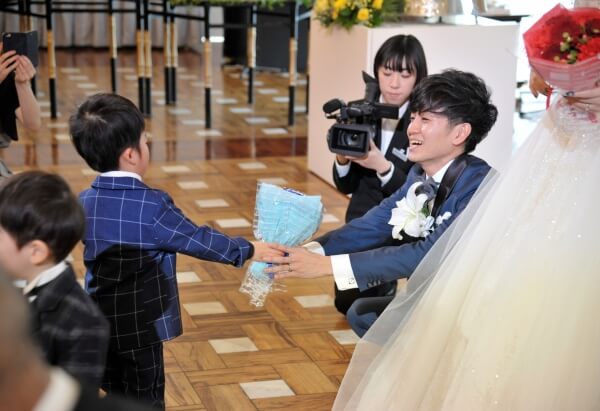 新潟市結婚式場　ブレストン　おもてなし　ゲスト参加型　チャペル式　ウェディングパーティ　果実酒づくり　テーブルラウンド　フォトラウンド　おつまみ　ビュッフェ　バルーンリリース　プロフィールムービー